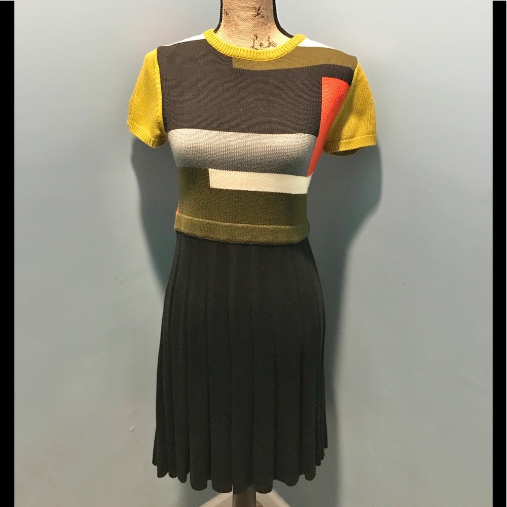 Vince Camuto pleated bottom sweater dress. Small.